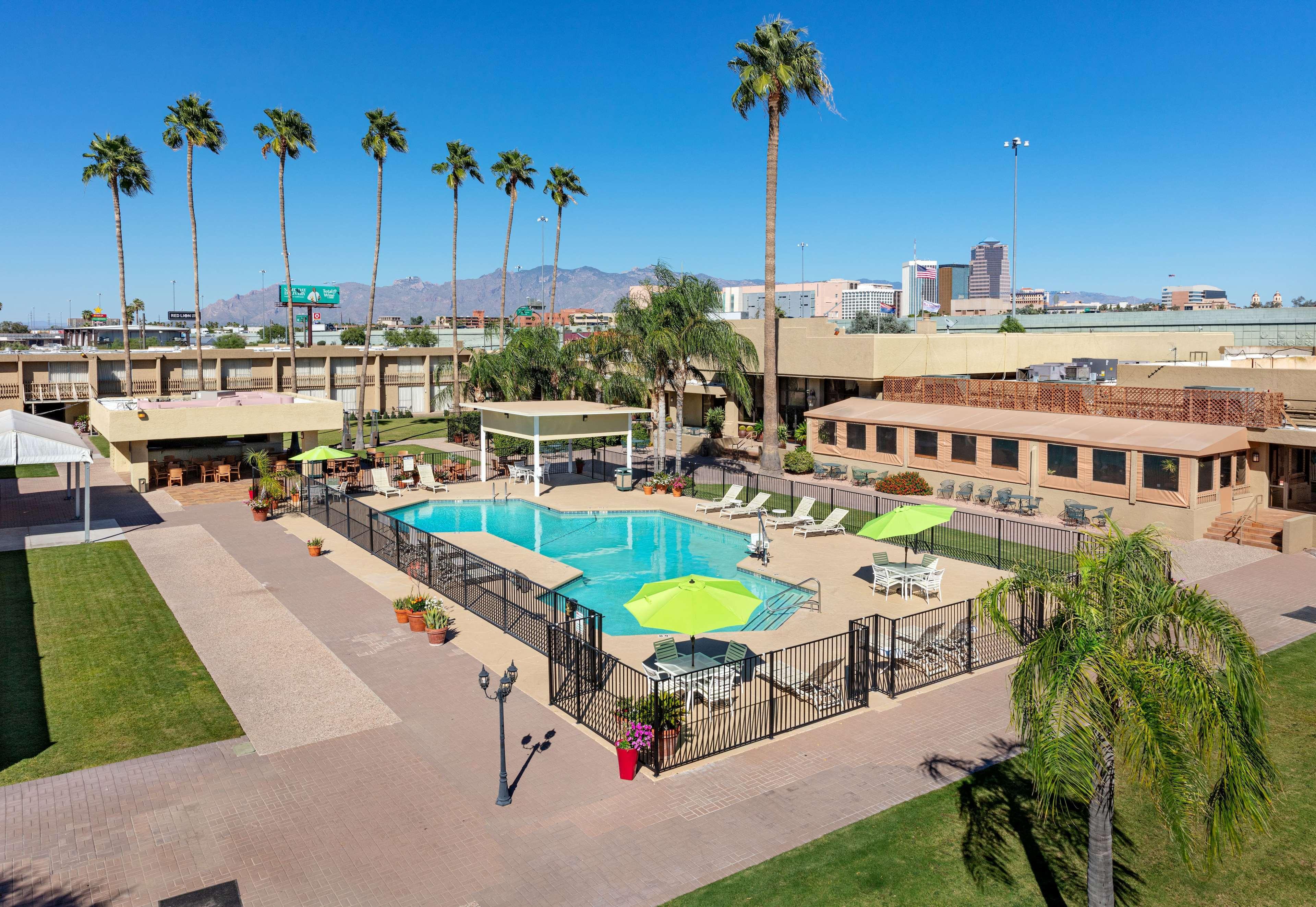 Ramada By Wyndham Tucson Exterior foto