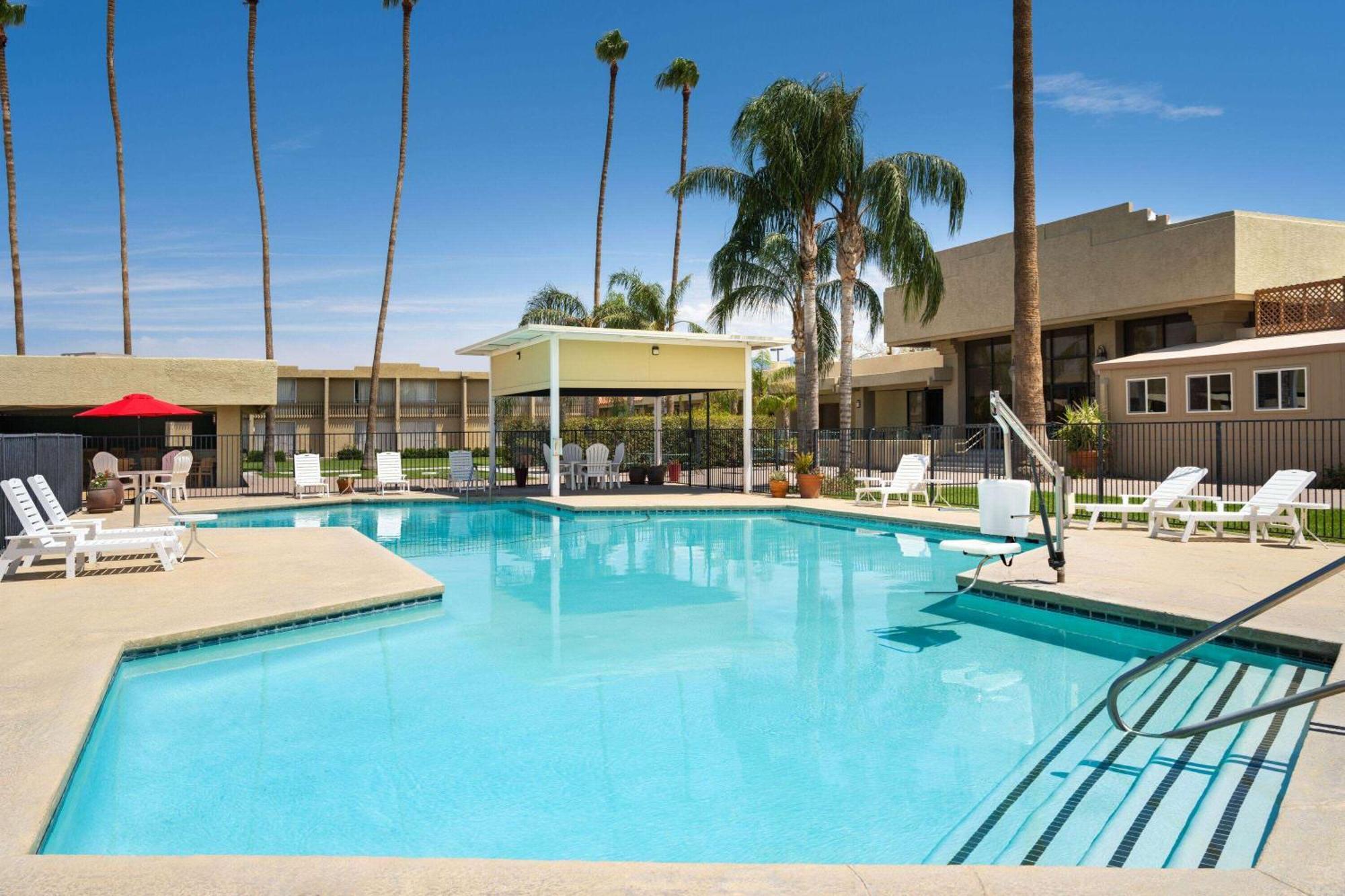 Ramada By Wyndham Tucson Exterior foto