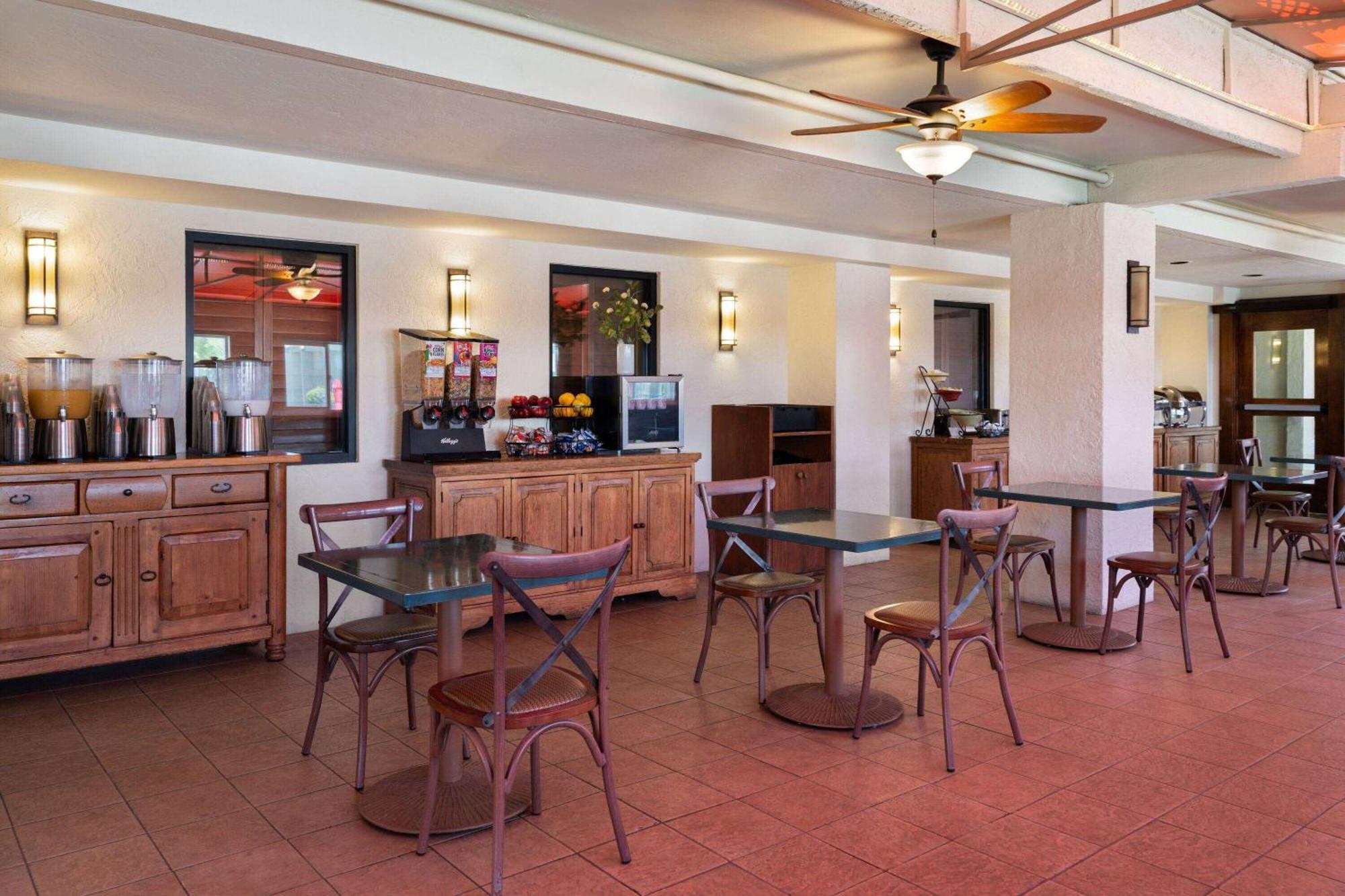 Ramada By Wyndham Tucson Exterior foto