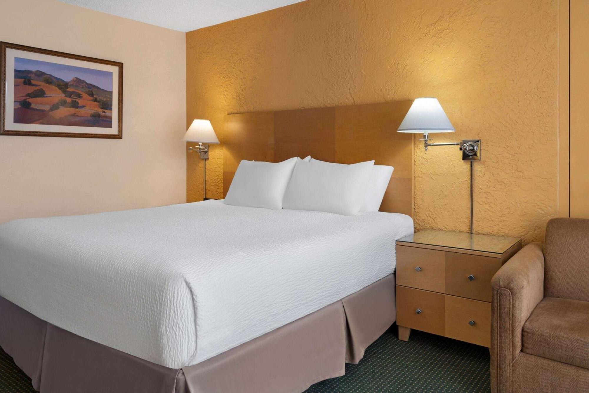 Ramada By Wyndham Tucson Exterior foto