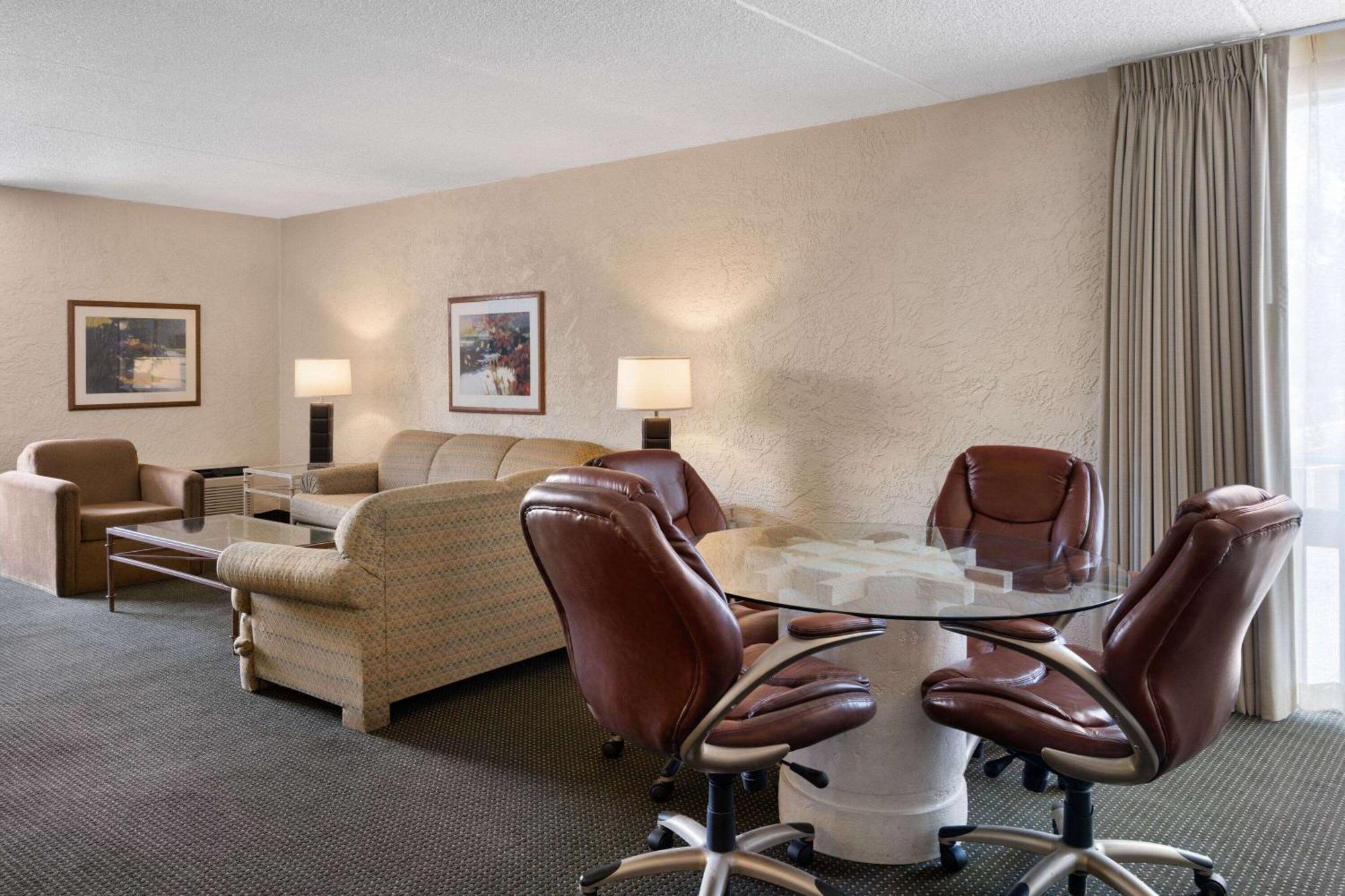 Ramada By Wyndham Tucson Exterior foto