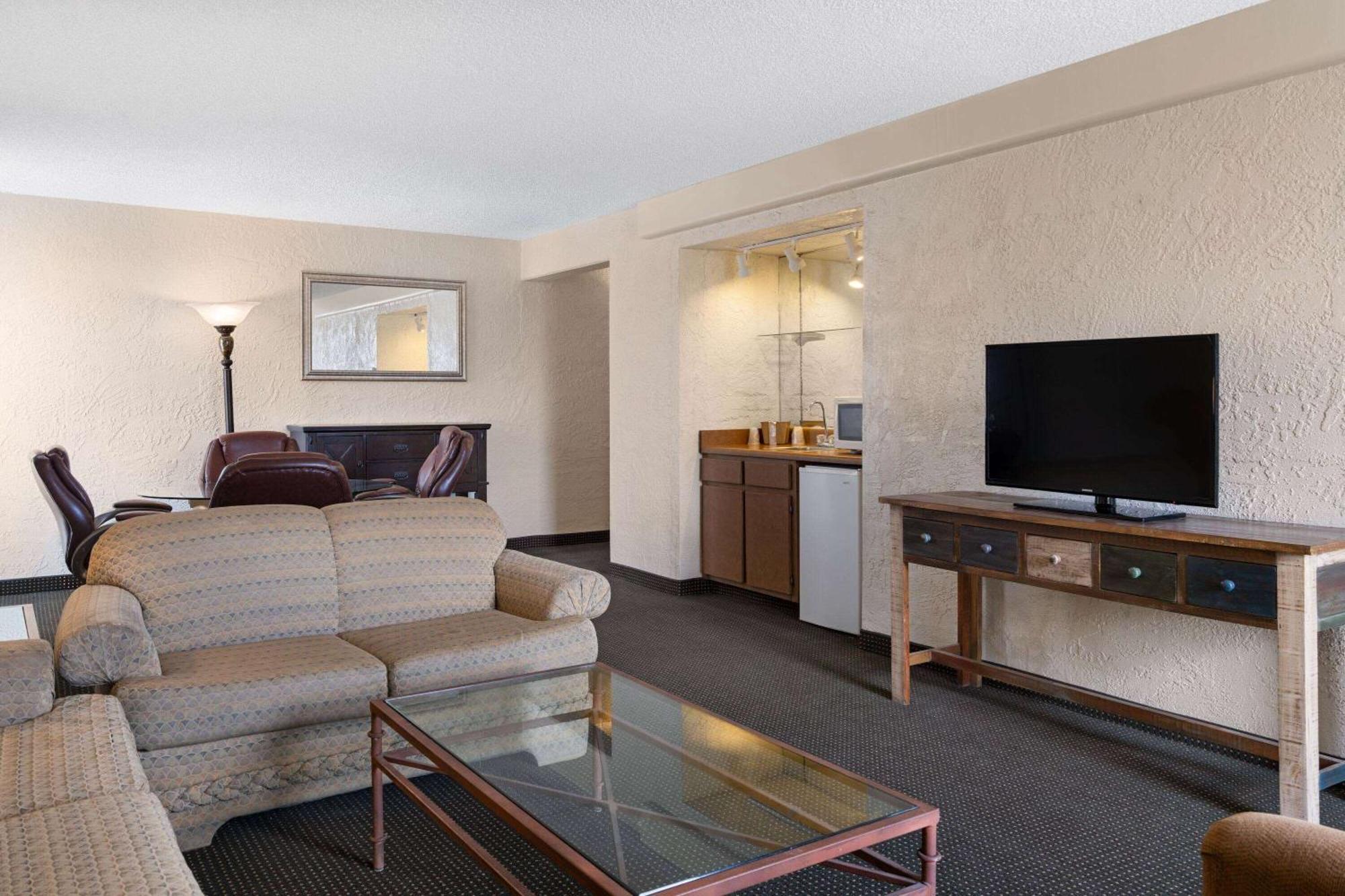 Ramada By Wyndham Tucson Exterior foto