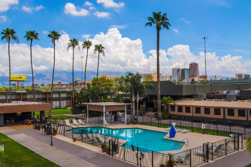 Ramada By Wyndham Tucson Exterior foto